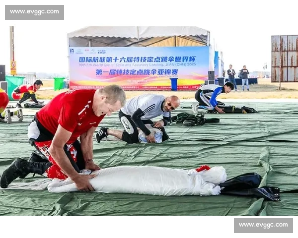 吉安蓝天舞 “芭蕾”:跳伞世界杯凌空开赛 吉安蓝天舞 “芭蕾”:跳伞世界杯凌空开赛
